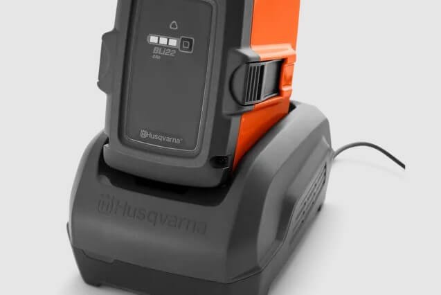 Husqvarna 220iL 