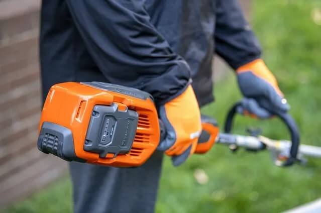 Husqvarna 330iKE Lawn Edger